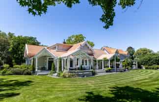 1420 Railway Road South, Hastings