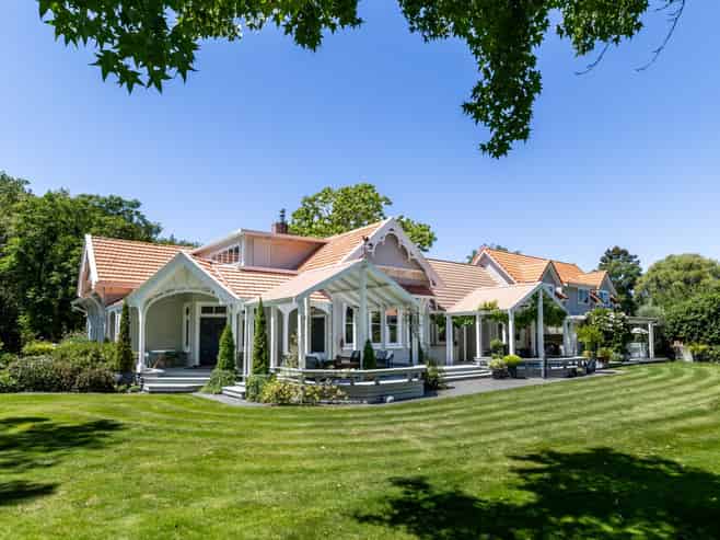 1420 Railway Road South, Hastings