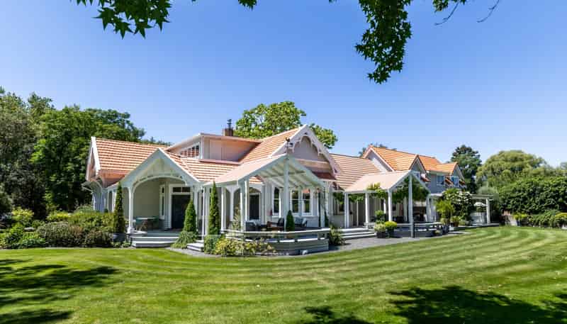 1420 Railway Road South, Hastings