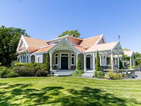 1420 Railway Road South, Hastings