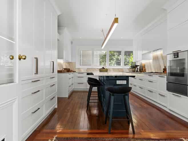 1420 Railway Road South, Hastings