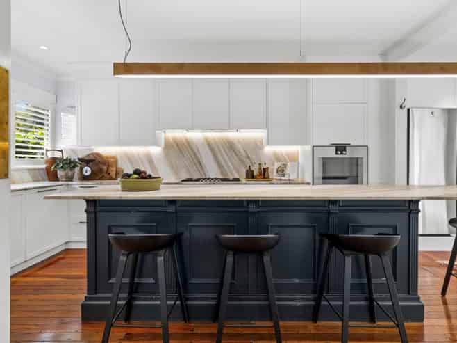 1420 Railway Road South, Hastings