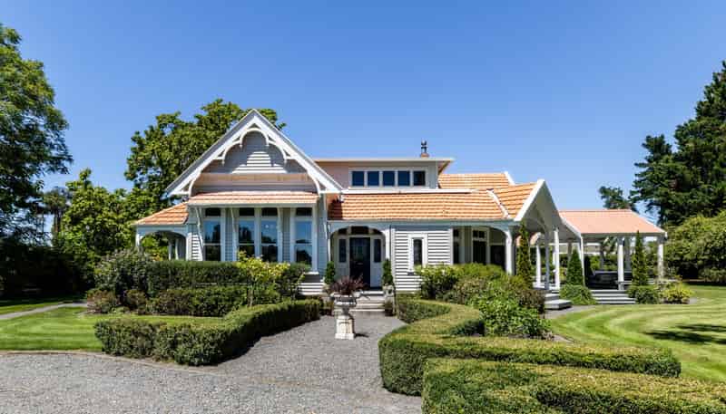 1420 Railway Road South, Hastings