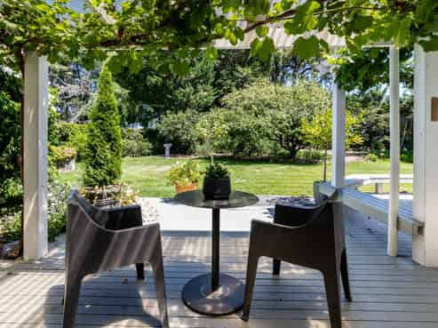 1420 Railway Road South, Hastings