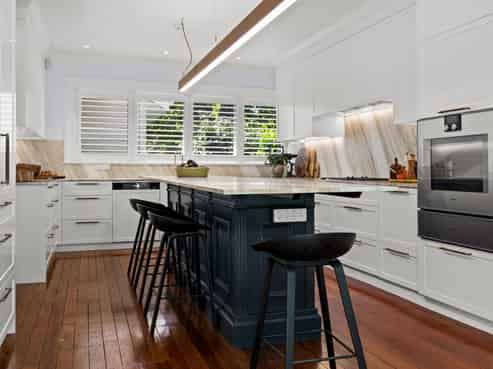 1420 Railway Road South, Hastings