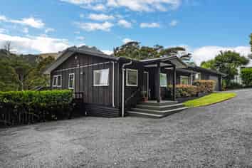 216 Ness Valley Road, Clevedon