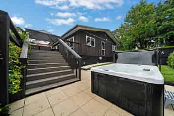 216 Ness Valley Road, Clevedon