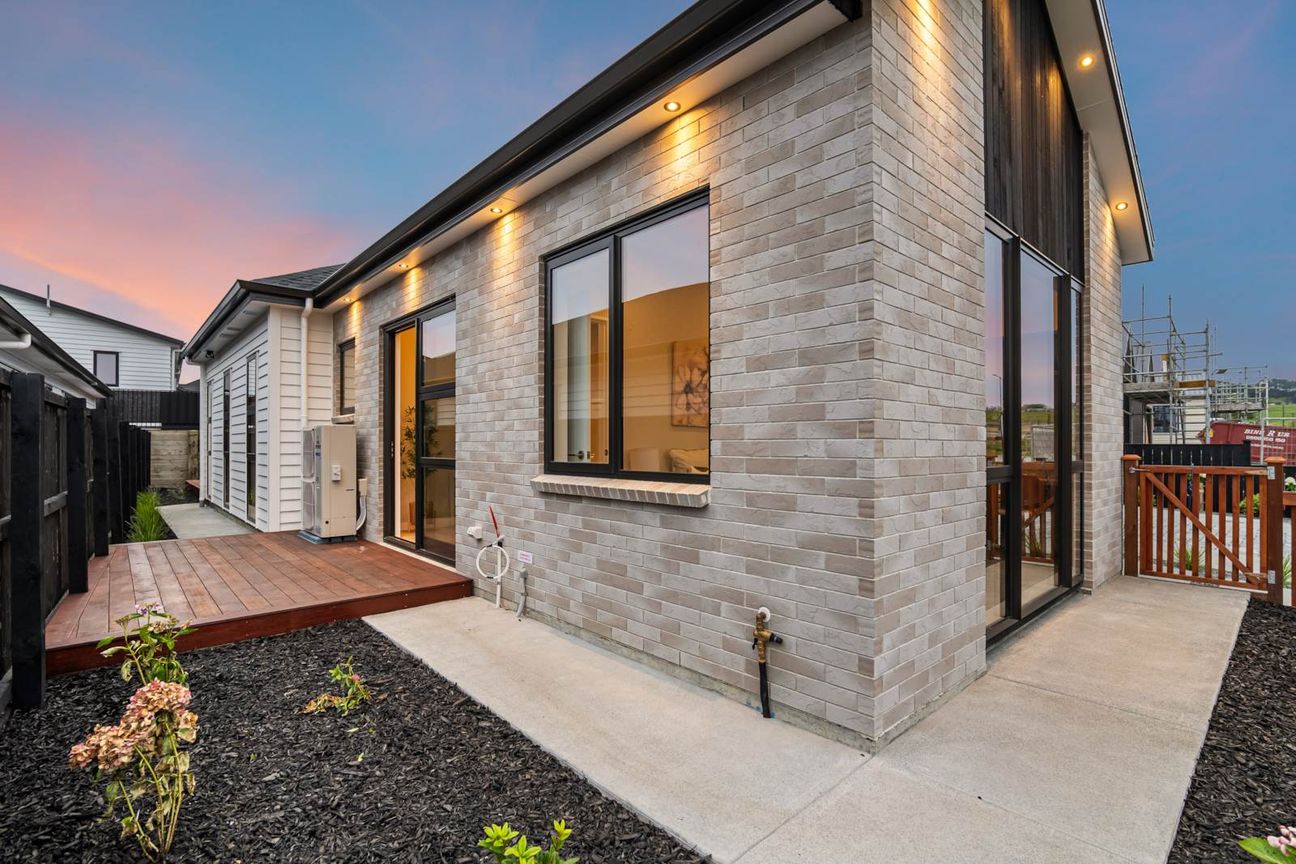 Family Home with Granny Potential - Vista 5