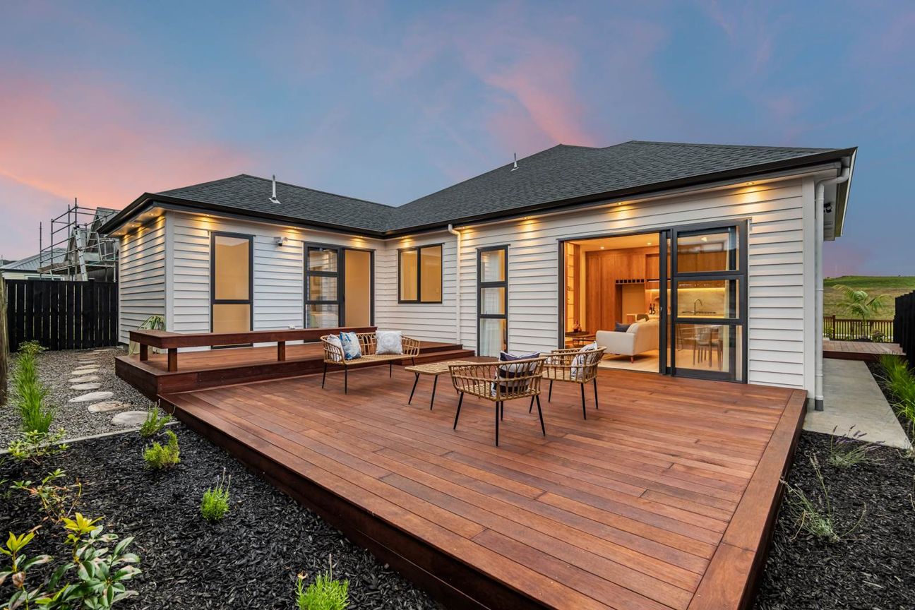 Family Home with Granny Potential - Vista 3