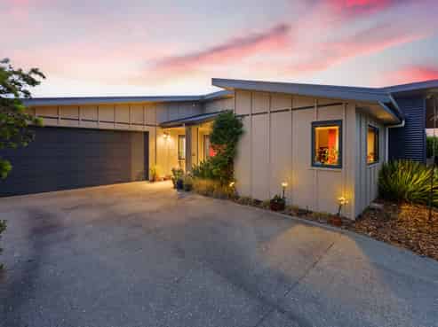 148 Field Way, Waikanae Beach