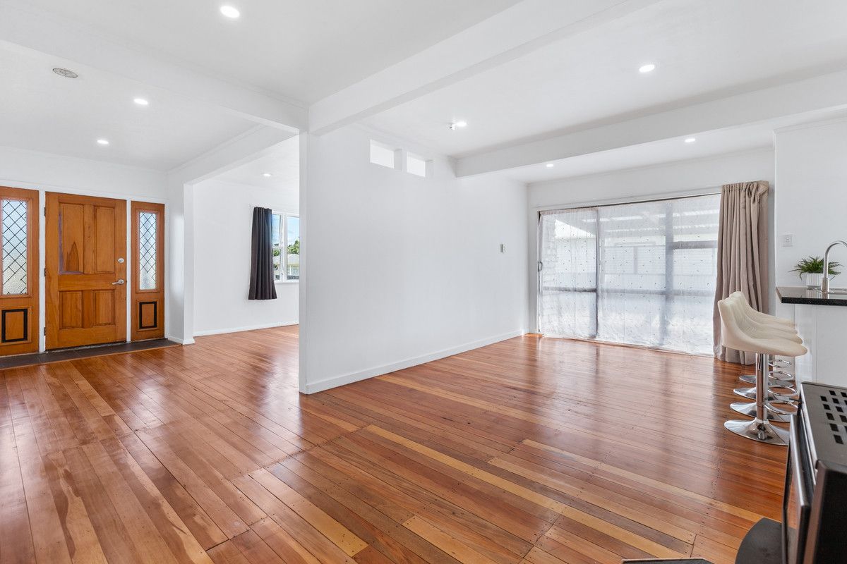 A smart buy on Parker Avenue - Mehr