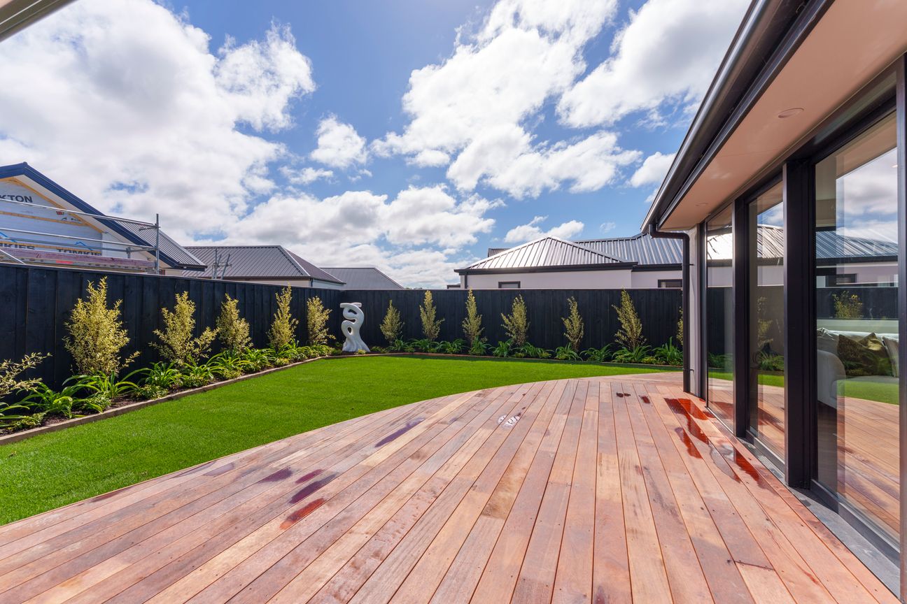 Best Buying in Oakbridge? Owners Want Action! - Więcej
