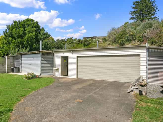 24 Esplanade Road, Ongare Point, Katikati