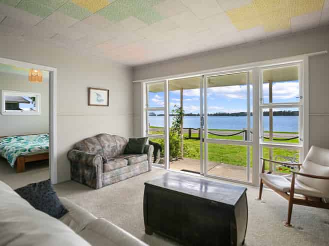 24 Esplanade Road, Ongare Point, Katikati