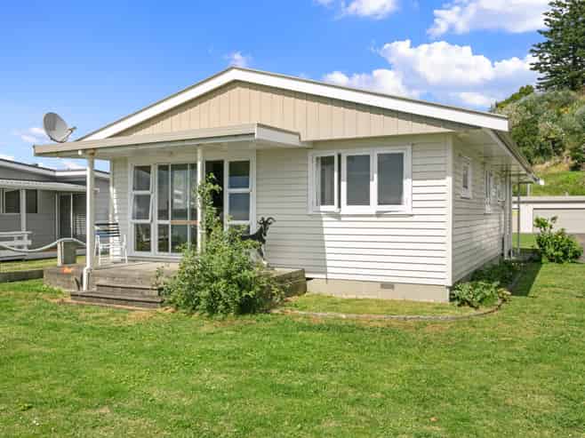 24 Esplanade Road, Ongare Point, Katikati