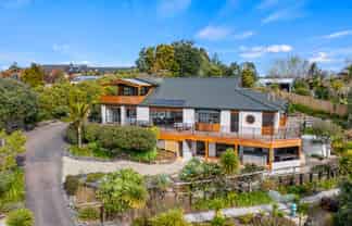 1234 Sandspit Road, Sandspit