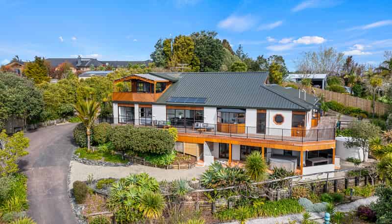 1234 Sandspit Road, Sandspit