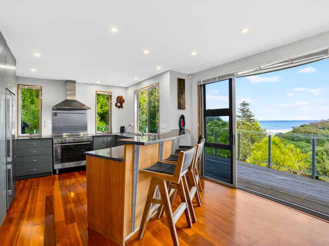 10 Waitea Road, Muriwai