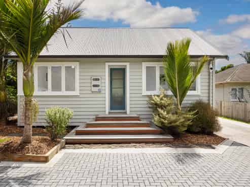 32 Pine Avenue, Henderson