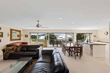 363C Hibiscus Coast Highway, Orewa