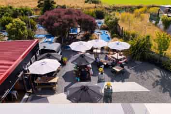 BEER, GOLF & BURGERS - A DREAM OPPORTUNITY