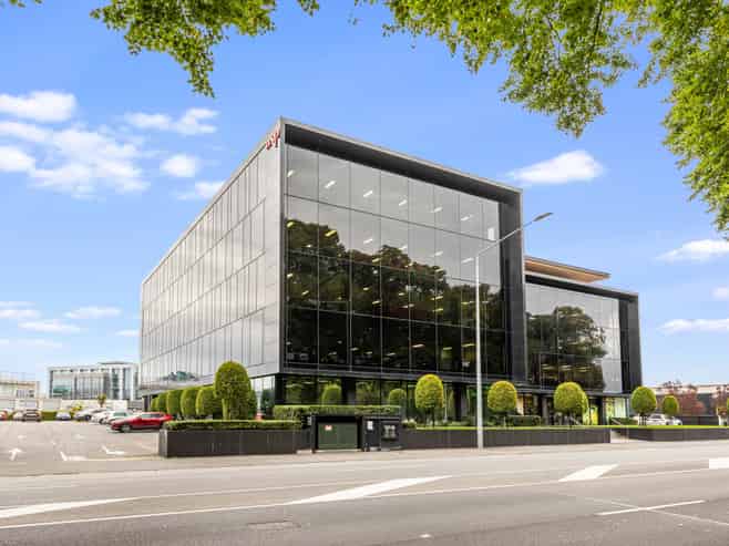 Stunning Turnkey A Grade Office Floor – Overlooking Hagley Park