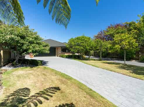 36 Cranbrook Grove, Waikanae