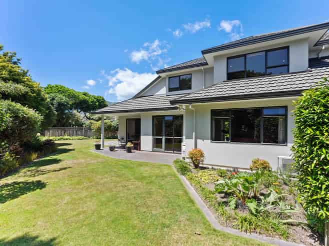 30 Awanui Drive, Waikanae