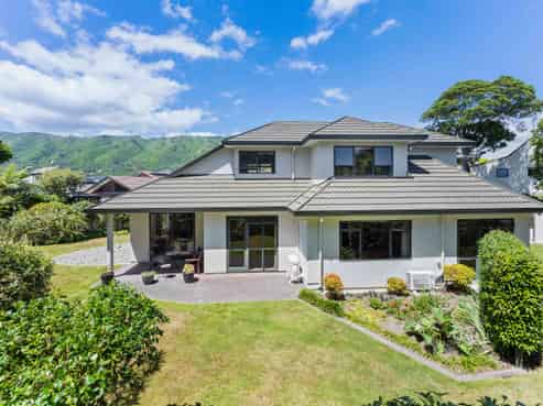 30 Awanui Drive, Waikanae