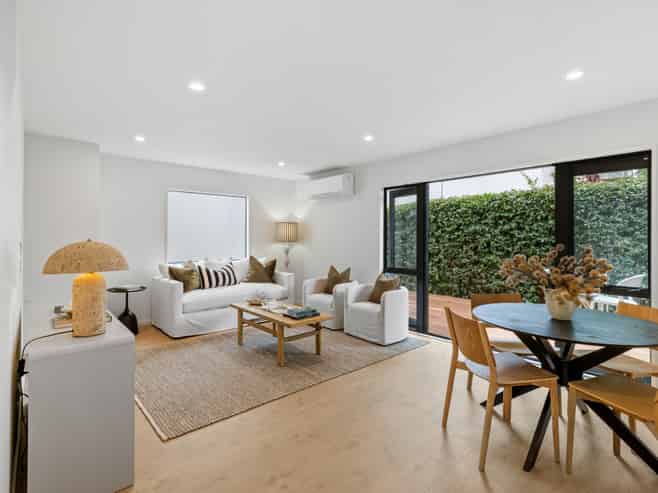 2/8 Mayfair Street, Riccarton