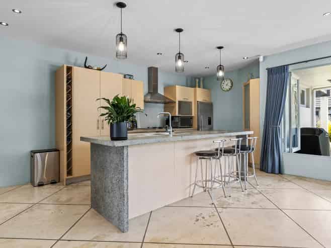 18 St James Drive, Huntington