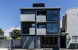 2/43 Tory Street, Petone