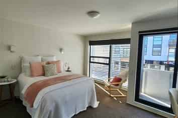 2/43 Tory Street, Petone