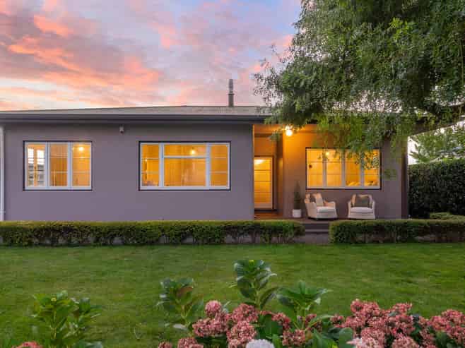 913 Lawrence Street, Akina