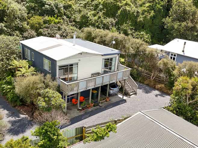 9 Moana Street, Kaka Point