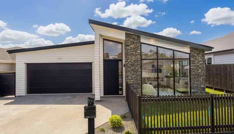 377 Te Taruna Drive, Milldale