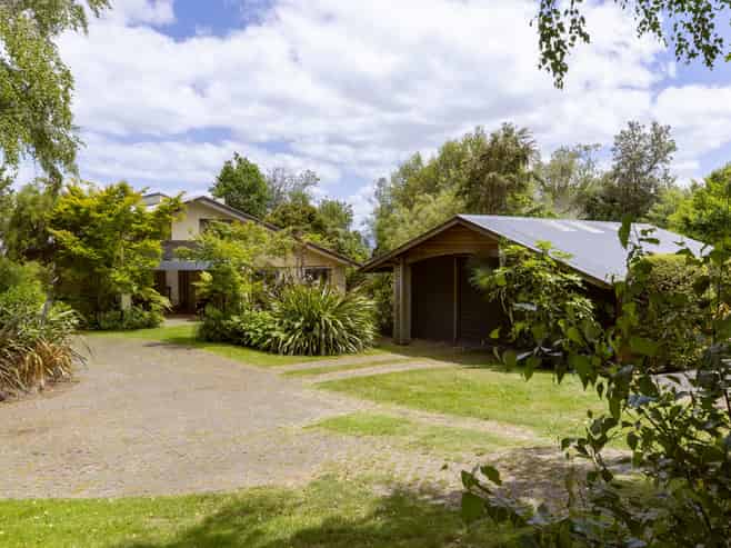 194 and 19 State Highway One, Waitahanui