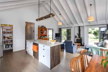 2 Scott Drive, Cooks Beach