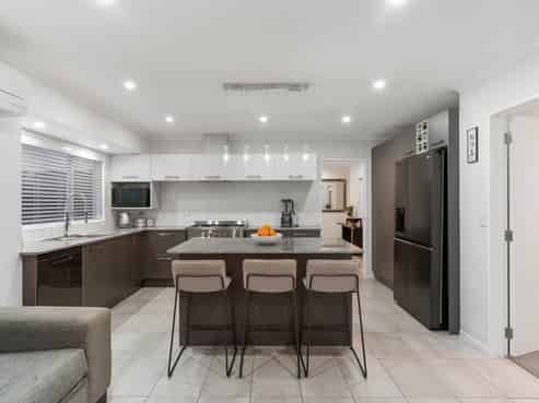 4 Rivoli Place, Karaka