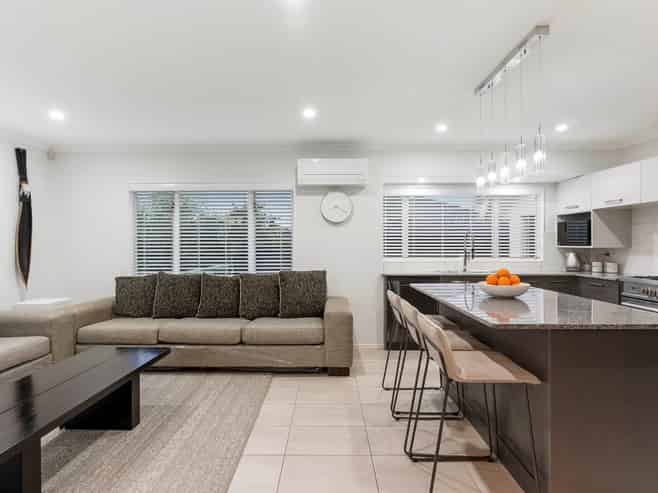 4 Rivoli Place, Karaka