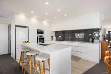 10 Waldorf Crescent, Orewa