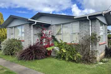 45 Dixon Ave, Hawera