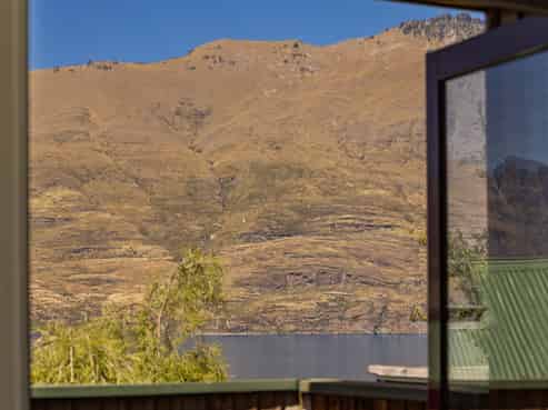 22B Evergreen Place, Fernhill/Sunshine Bay