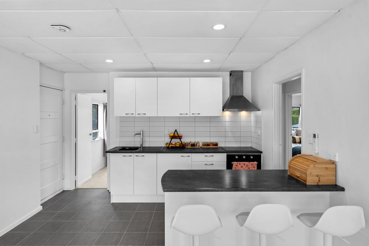 No Better First Home Under $590k - Renovated - Ansicht 4
