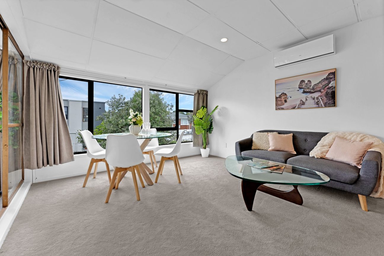 No Better First Home Under $590k - Renovated - Ansicht 5