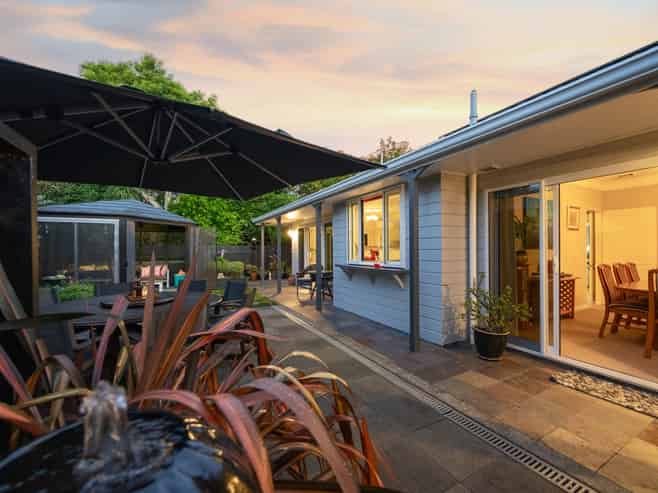 9 Ranara Court, West End