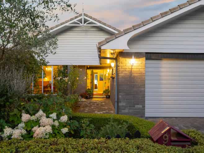 9 Ranara Court, West End