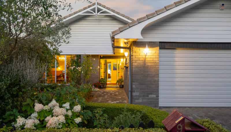 9 Ranara Court, West End