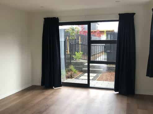 2/478 West Coast Road, Glen Eden