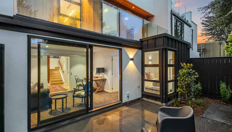 2/11 Carlton Mill Road, Merivale